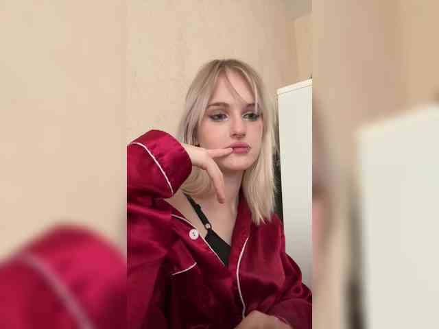 LizzuCrown webcam