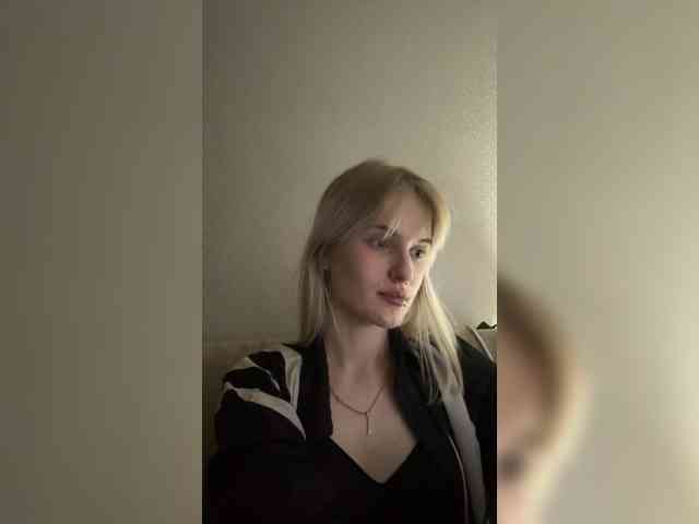 LizzuCrown webcam