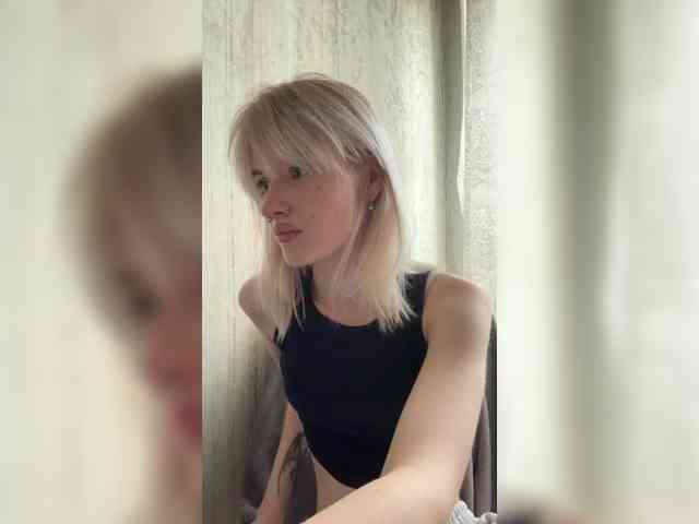LizzuCrown webcam