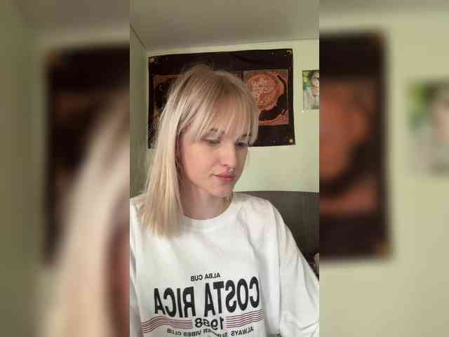 LizzuCrown webcam