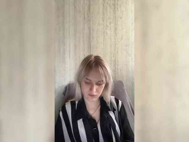 LizzuCrown webcam