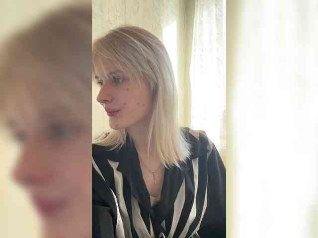 LizzuCrown webcam