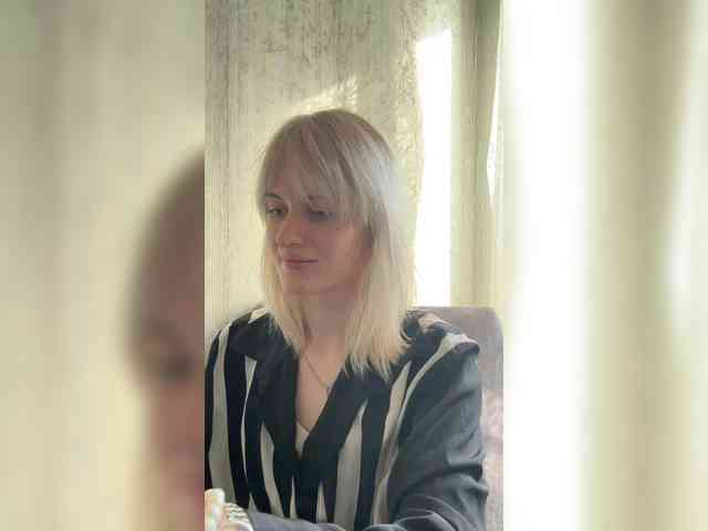 LizzuCrown webcam