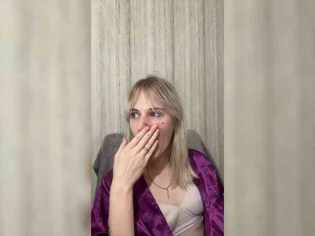 LizzuCrown webcam