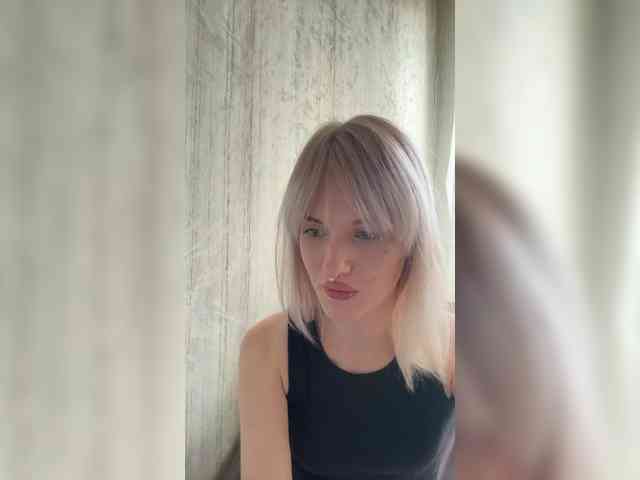 LizzuCrown webcam