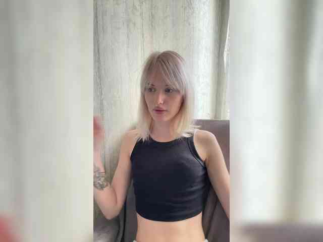 LizzuCrown webcam