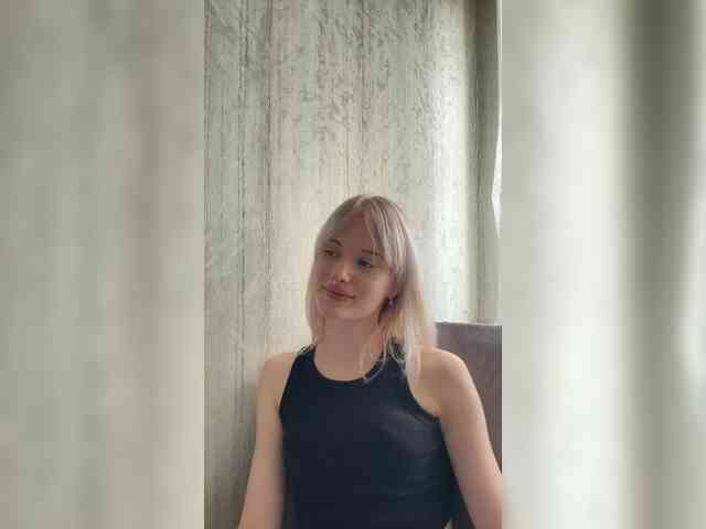 LizzuCrown webcam