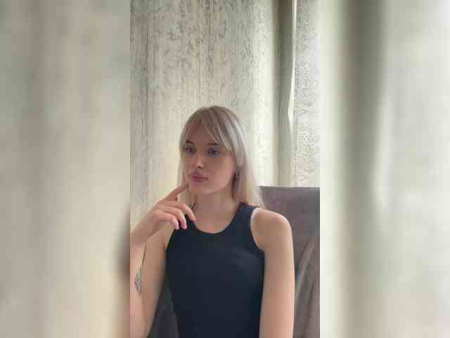 LizzuCrown webcam