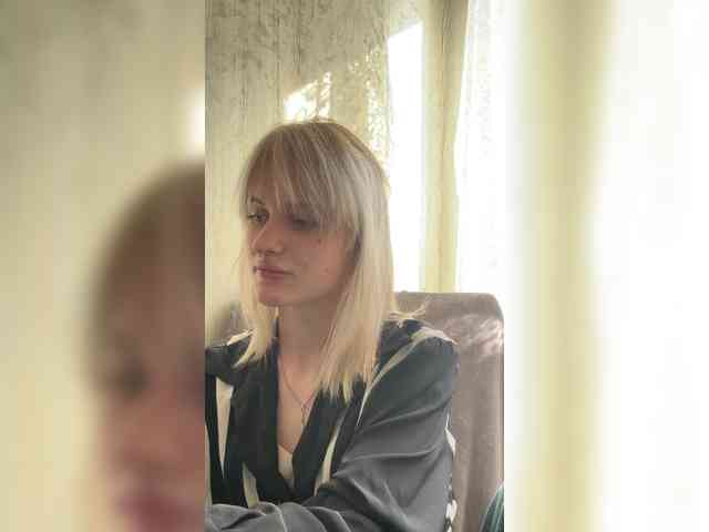LizzuCrown webcam