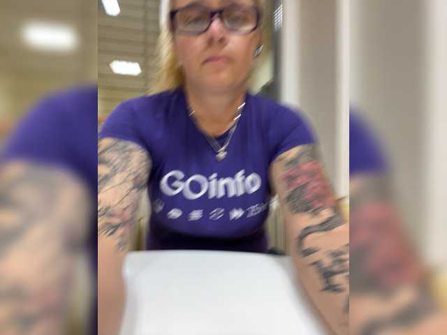 Aurora-Quinn69 live cam on BongaCams