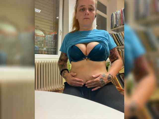 Aurora-Quinn69 webcam