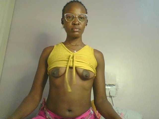Jennyf, live now on BongaCams