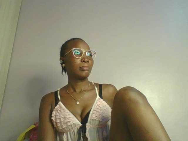 Jennyf, en directo ahora en BongaCams