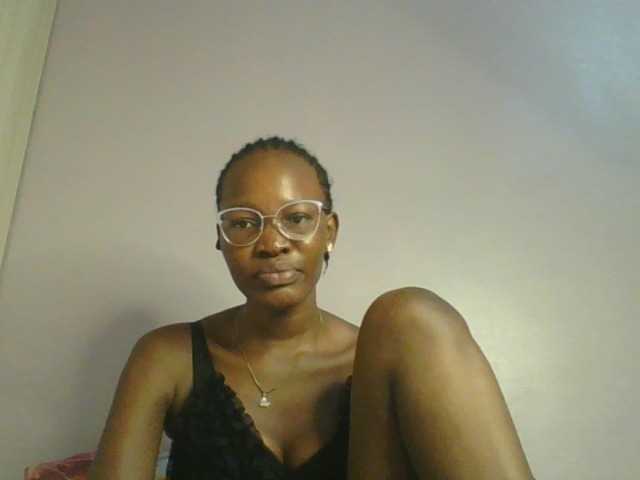 Jennyf, en directo ahora en BongaCams