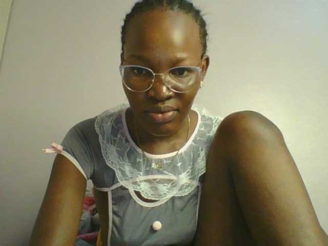 Jennyf, live now on BongaCams