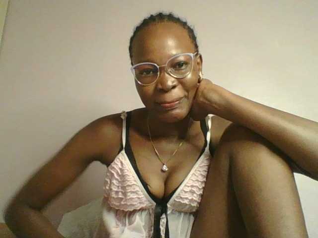Jennyf, en vivo ahora en BongaCams