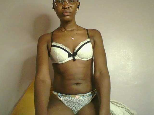 Jennyf live cam on BongaCams
