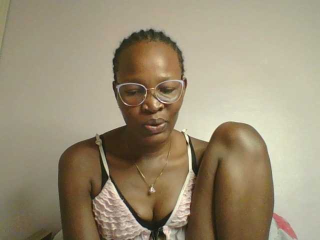 Jennyf, live now on BongaCams