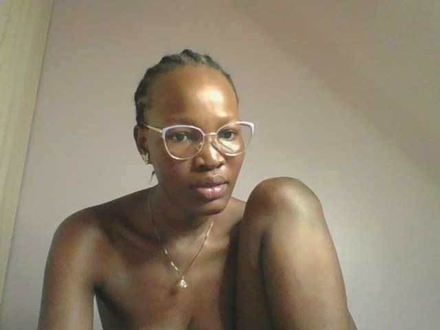 Jennyf, en directo ahora en BongaCams