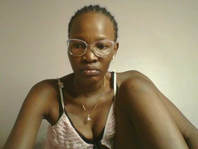 Jennyf, live now on BongaCams