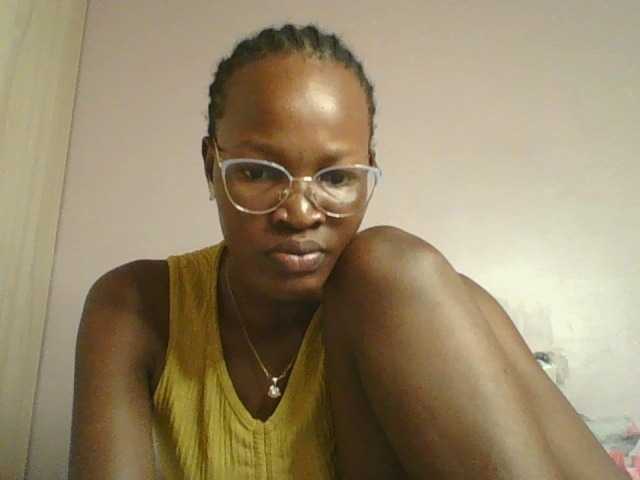 Jennyf, live now on BongaCams