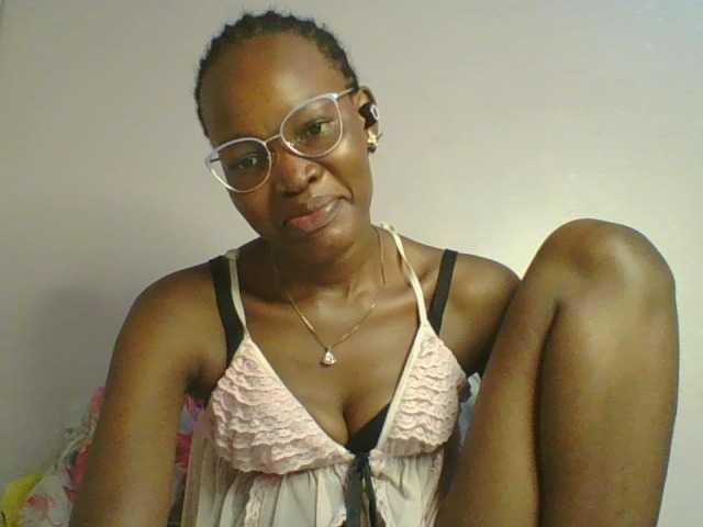 Jennyf, en vivo ahora en BongaCams