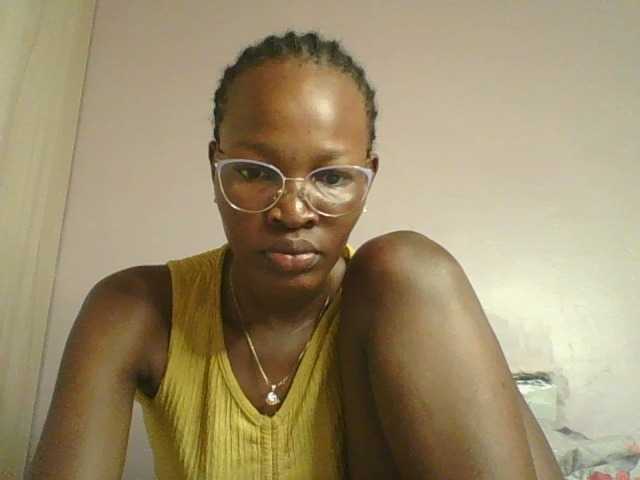 Jennyf, live now on BongaCams