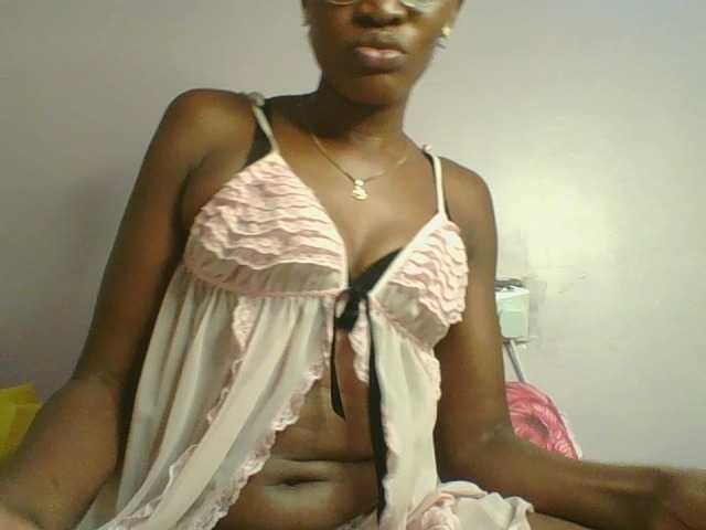 Jennyf, en vivo ahora en BongaCams