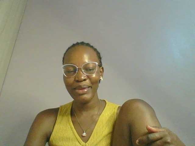 Jennyf, en directo ahora en BongaCams