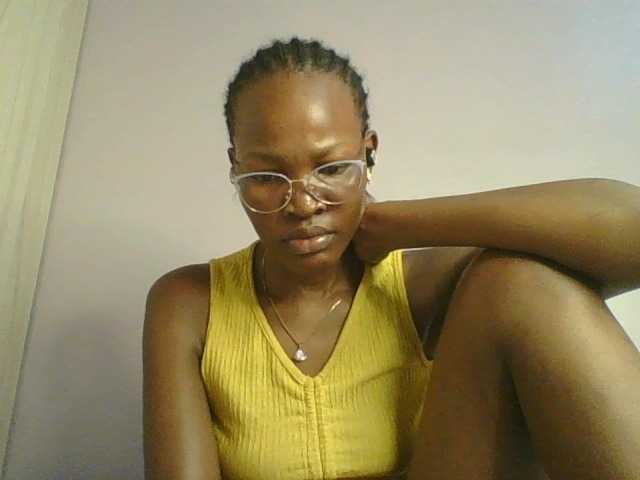 Jennyf, live now on BongaCams