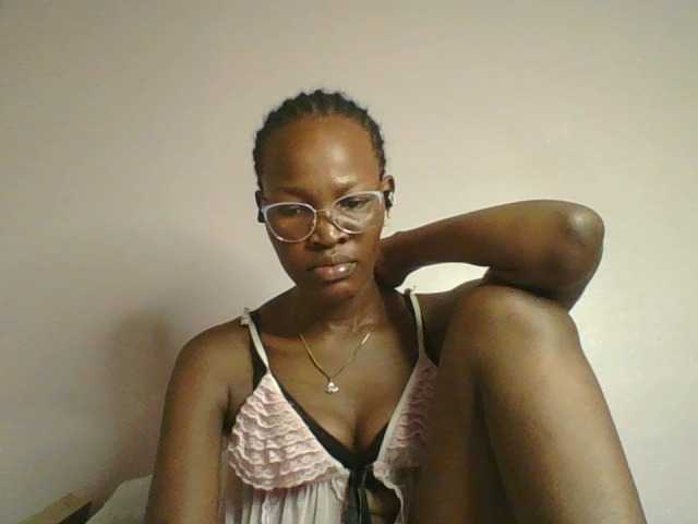Jennyf, live now on BongaCams