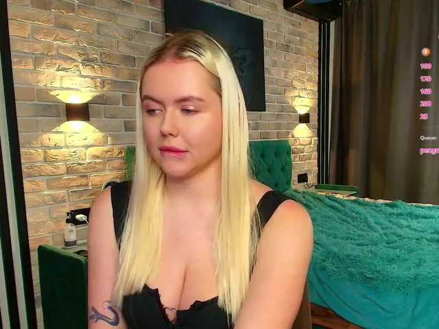 Julia-Robertson live cam on BongaCams