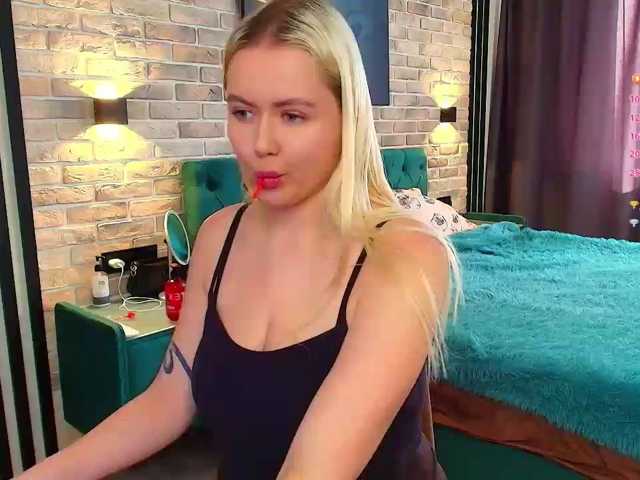 Julia-Robertson live cam on BongaCams