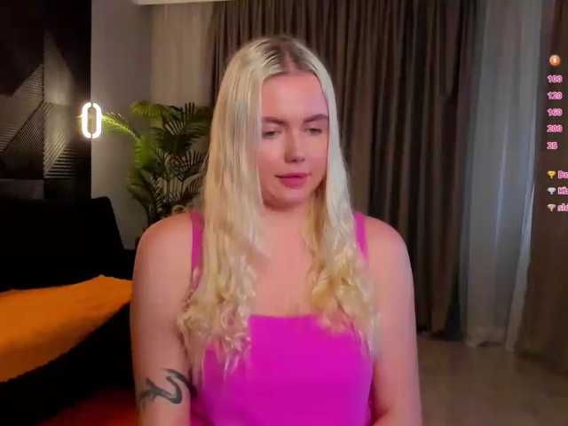 Julia-Robertson, en vivo ahora en BongaCams