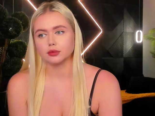Julia-Robertson, en directo ahora en BongaCams