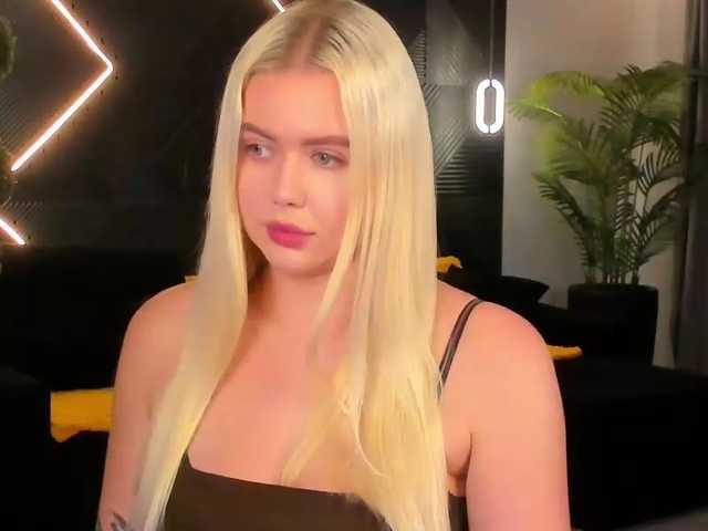 Julia-Robertson, en directo ahora en BongaCams