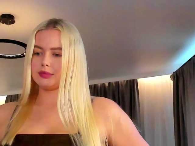 Julia-Robertson live cam on BongaCams