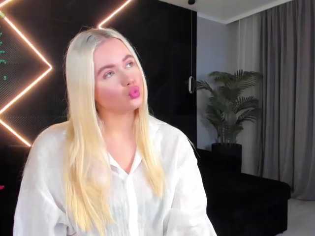Julia-Robertson live cam on BongaCams