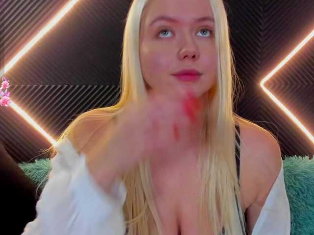 Julia-Robertson live cam on BongaCams