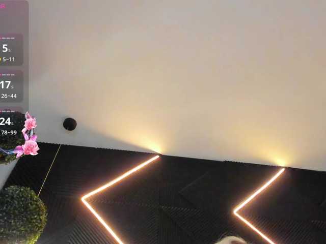 Julia-Robertson live cam on BongaCams