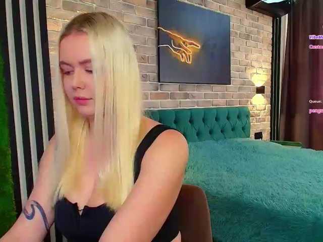 Julia-Robertson live cam on BongaCams