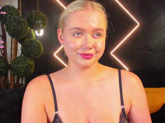 Julia-Robertson live cam on BongaCams