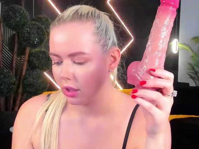 Julia-Robertson live cam on BongaCams