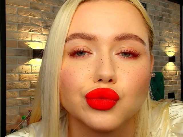 Julia-Robertson live cam on BongaCams