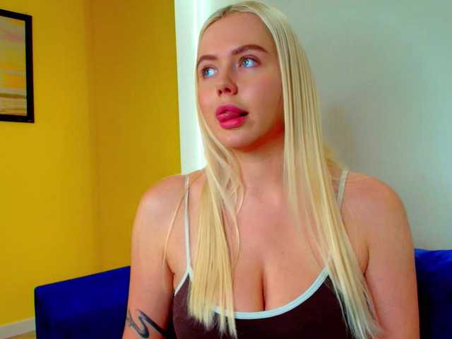 Julia-Robertson live cam on BongaCams