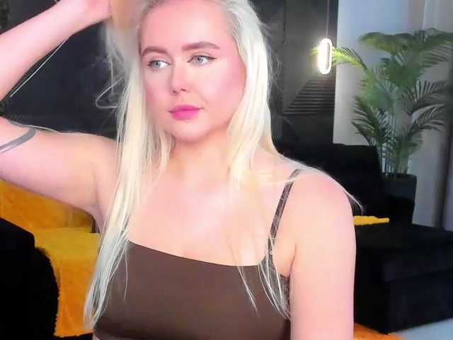Julia-Robertson live cam on BongaCams
