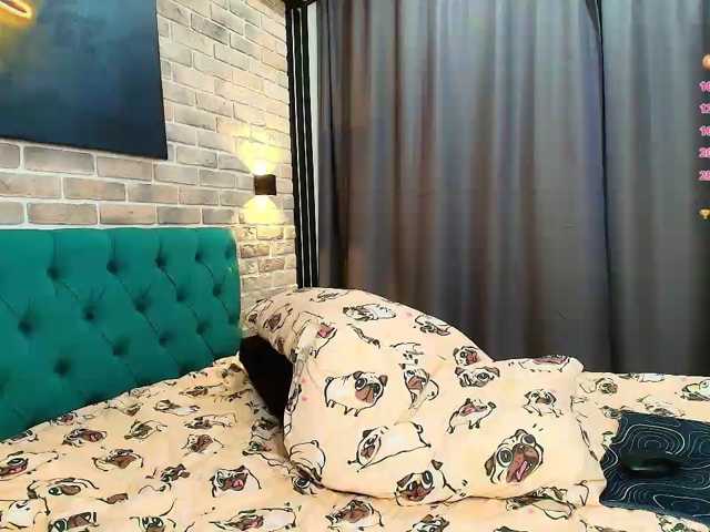 Julia-Robertson live cam on BongaCams
