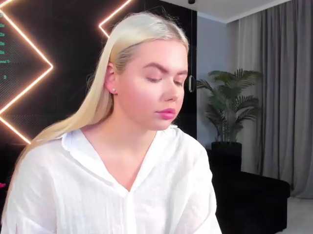 Julia-Robertson live cam on BongaCams