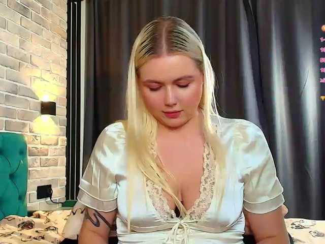 Julia-Robertson live cam on BongaCams
