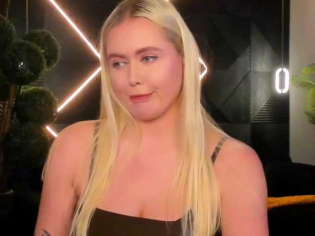 Julia-Robertson, en directo ahora en BongaCams